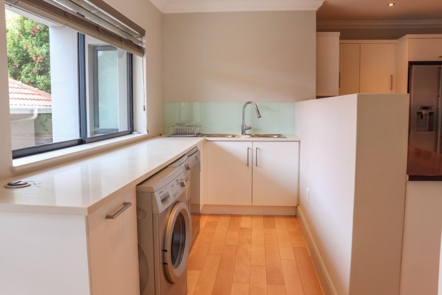 To Let 6 Bedroom Property for Rent in Voelklip Western Cape